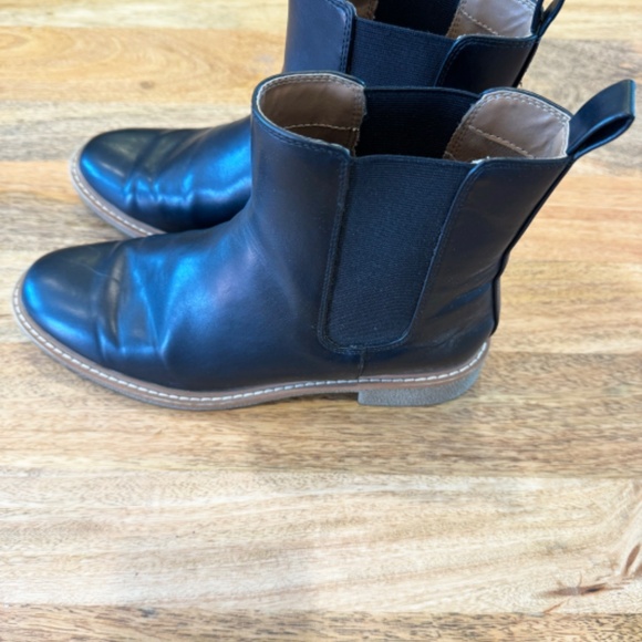 Universal Thread Women Pearl Chelsea Boots Black Faux Leather - Picture 6 of 6